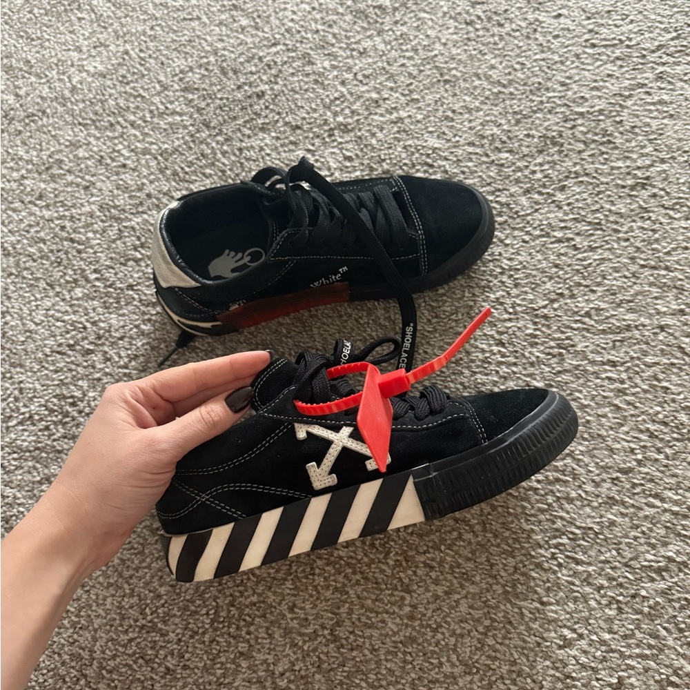 Off-White Low Vulc – Black/White (Women’s, EU 37)
